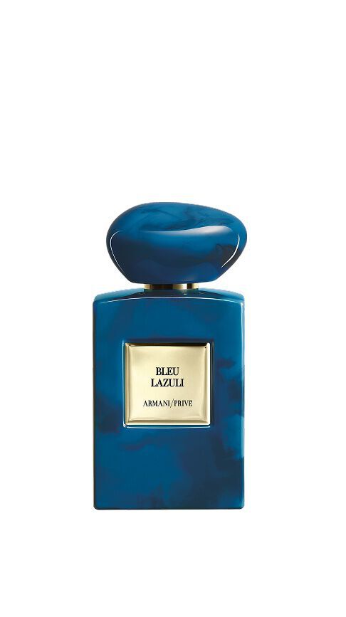 Armani/Prive Bleu Lazuli: a deep azure blue bottle with creamy marbling, inviting a spiritual journey to the heart of India, between the sweetness of honey and the nobility of tobacco and incense.