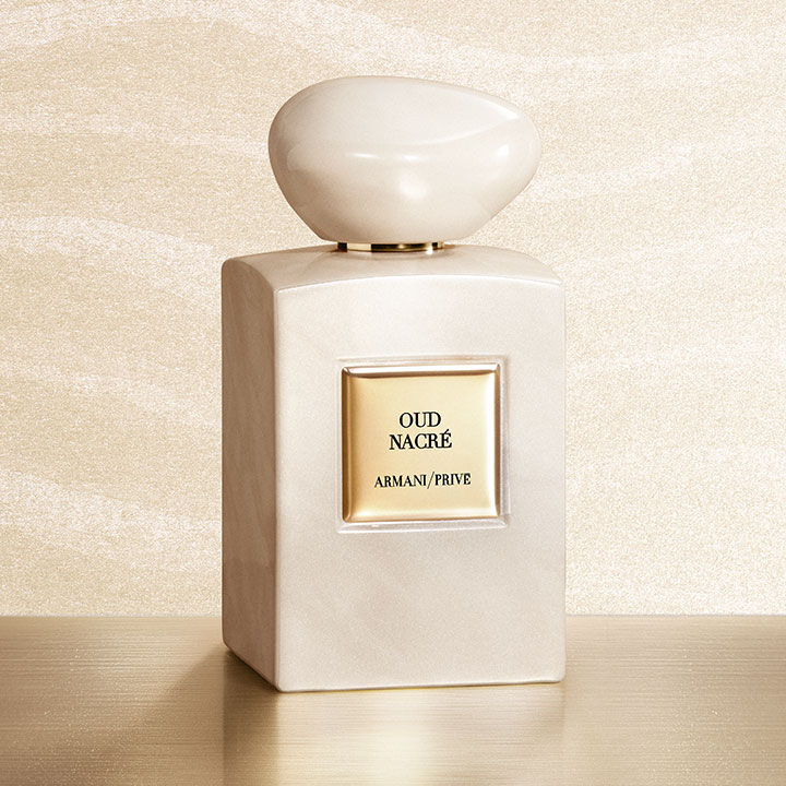 Flacon de parfum Armani Prive Oud Nacre avec echantillon.