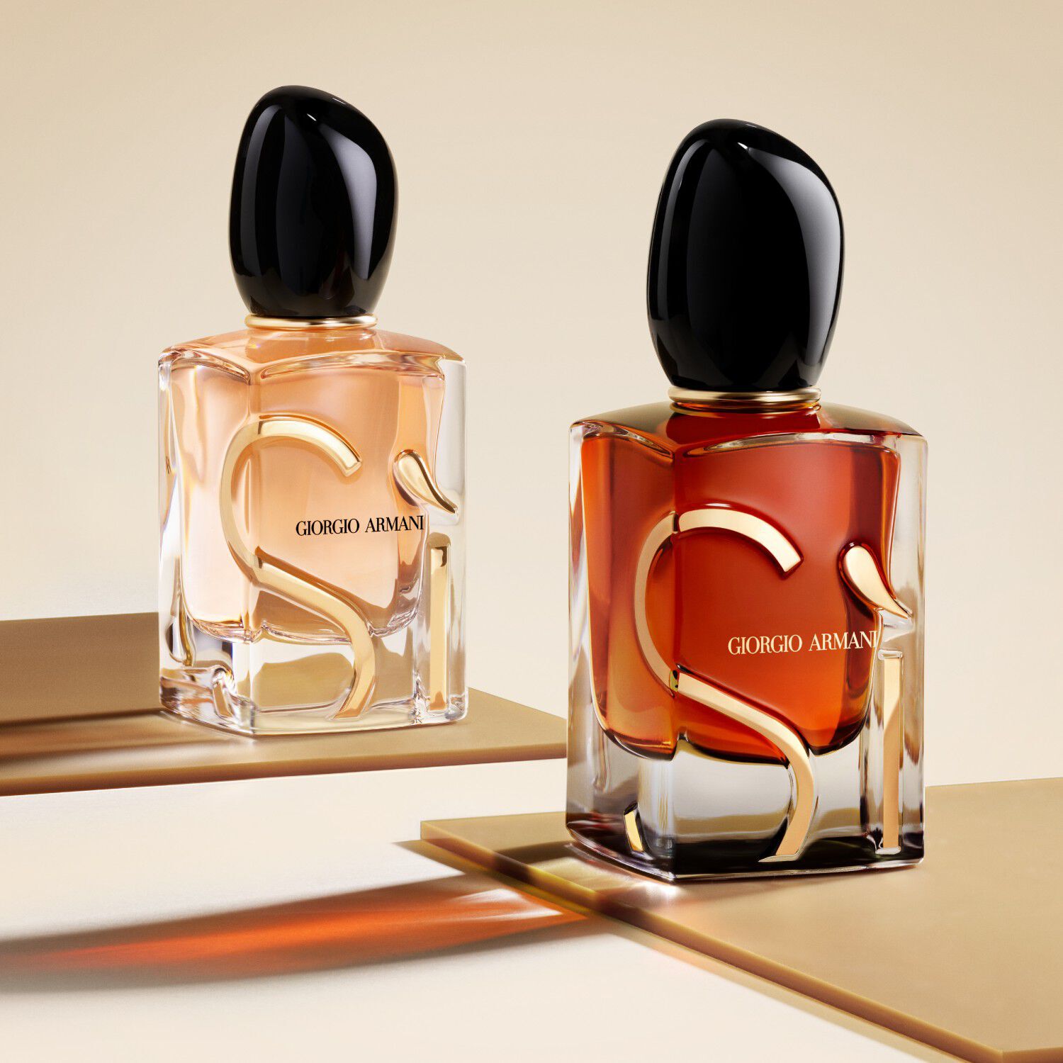 Un SI PARFUM et un SI EAU DE PARFUM.