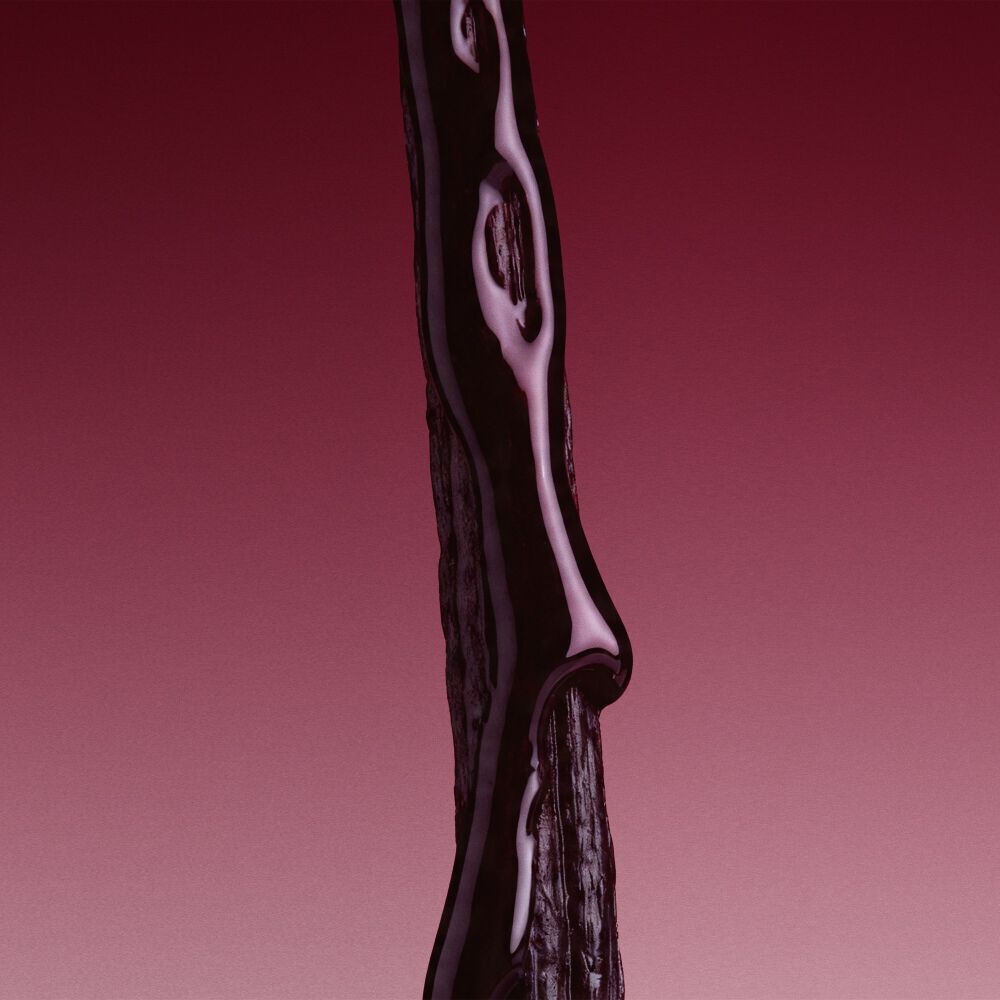 Dark licorice visual revealing the addictive depth of Cuir Rubis.